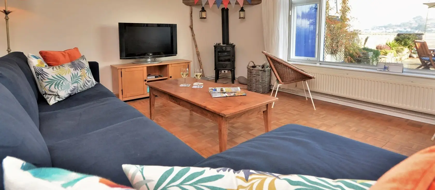 Pedro, Appledore is a charming three-bedroom fisherman's cottage offering spectacular estuary views and private terrace. Enjoy riverside dining, authentic character interiors, and explore North Devon's stunning coast, villages, and attractions.