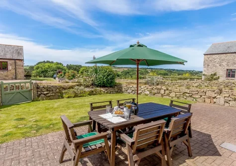 The patio, alfresco dining area & garden at Pendarves, Trescowe