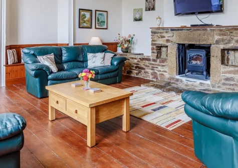Pendavey Farm House, Sladesbridge is an elegant Georgian farmhouse set in extensive gardens with countryside and estuary views, featuring a private heated pool, snooker room, and direct access to the Camel Trail for exploring North Cornwall.