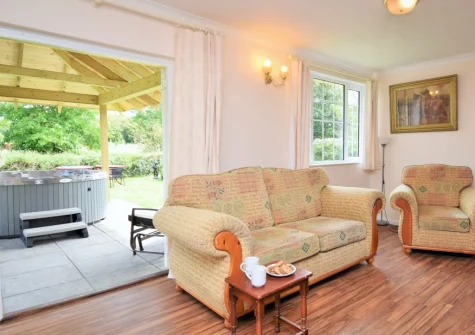 The living room at Pendavey Lodge, Sladesbridge