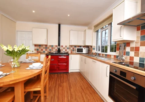 The kitchen & dining area at Pendavey Lodge, Sladesbridge