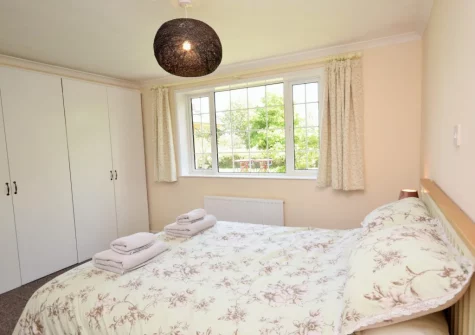 Bedroom #1 at Pendavey Lodge, Sladesbridge