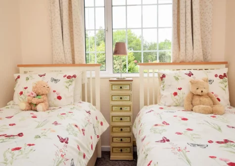 Bedroom #2 at Pendavey Lodge, Sladesbridge