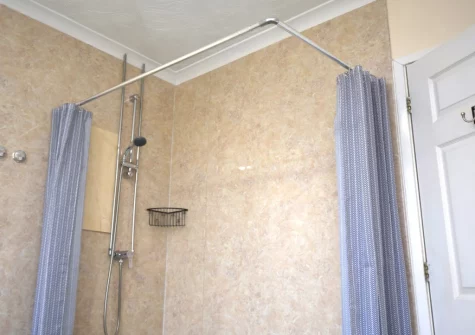 The shower room at Pendavey Lodge, Sladesbridge