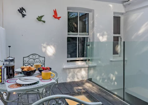 The petite decked terrace & outdoor sitting area at Pendeen, Fowey