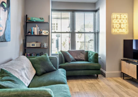 Pendeen, Fowey is an elegant three-bedroom cottage fully refurbished in 2024, perched above this historic harbour town with contemporary interiors, an enclosed garden perfect for dogs, and Readymoney Cove just half a mile downhill.