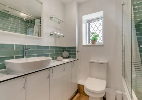 The bathroom at Pendragon, Padstow