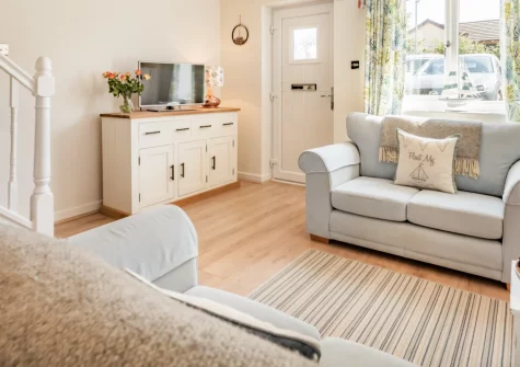Pendrift, Padstow is a welcoming cottage in a peaceful cul-de-sac, featuring contemporary interiors, an enclosed sunny patio garden, and wonderfully easy access to Padstow's famous harbour, coastal paths, and celebrated seafood restaurants.