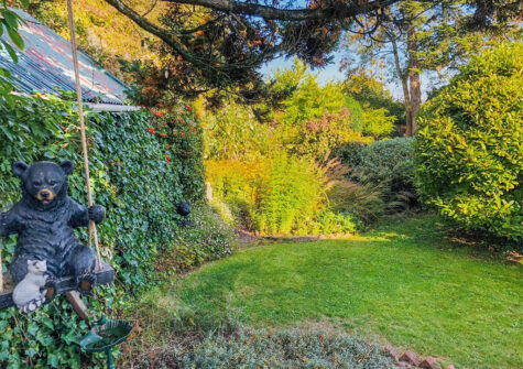The beautifully manicured garden at Penlaurel, Daws House