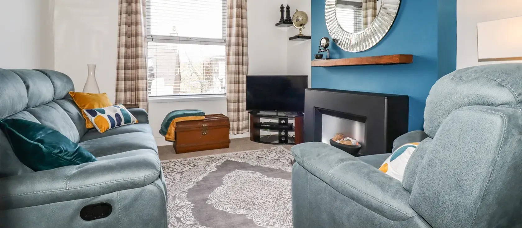 Penmar, Looe is a beautifully renovated three-bedroom holiday home, boasting a rooftop terrace with stunning views. Ideally located in West Looe, it's a short walk from the beach and local amenities, making it perfect for a family coastal retreat.