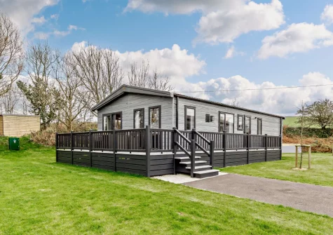 Penmarlam Lodge is a gorgeous lodge set all on one level with a wrap-around deck