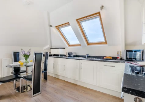The kitchen & dining area at Penthouse at Lemain Garden Apartments, Looe