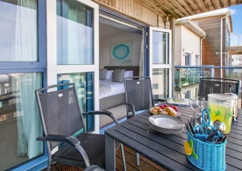 The balcony & alfresco dining area at Pentire View, Newquay