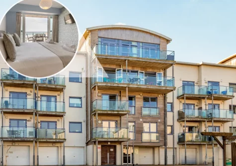 Pentire View is a beautifully styled apartment with stunning, far reaching views over Fistral Beach to the Atlantic Ocean from the lounge & both bedrooms