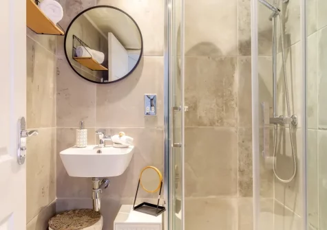 Bedrooom #1 en-suite shower room at Pentreath, Kingsand