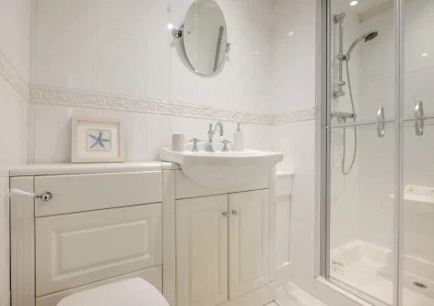 The second shower room at Penvith Farmhouse, Saint Martin-by-Looe