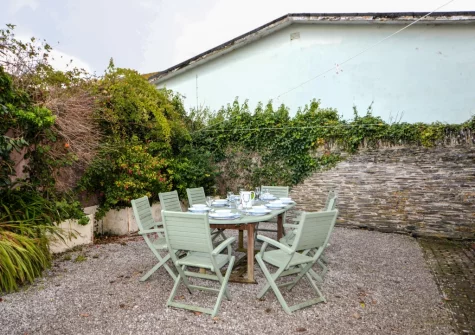 The garden & alfresco dining area at Penwhine, St Merryn
