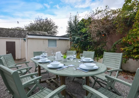 The garden & alfresco dining area at Penwhine, St Merryn