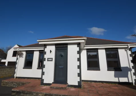 Penwhine is a stylish pet-friendly house, a perfect group base to explore the surrounding coast & country