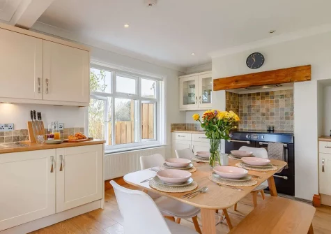 The kitchen & dining area at Penwick Cottage, Bude