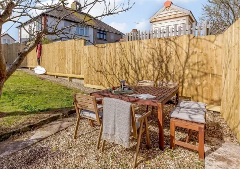 The alfresco dining area & garden at Penwick Cottage, Bude