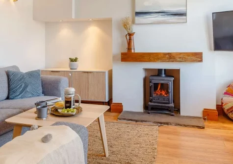 Penwick Cottage, Bude is a stylish 3-bedroom family home perfectly positioned in the heart of this beloved coastal town. Enjoy modern comfort, a private enclosed garden with BBQ, and effortless access to golden beaches and endless coastal adventures.