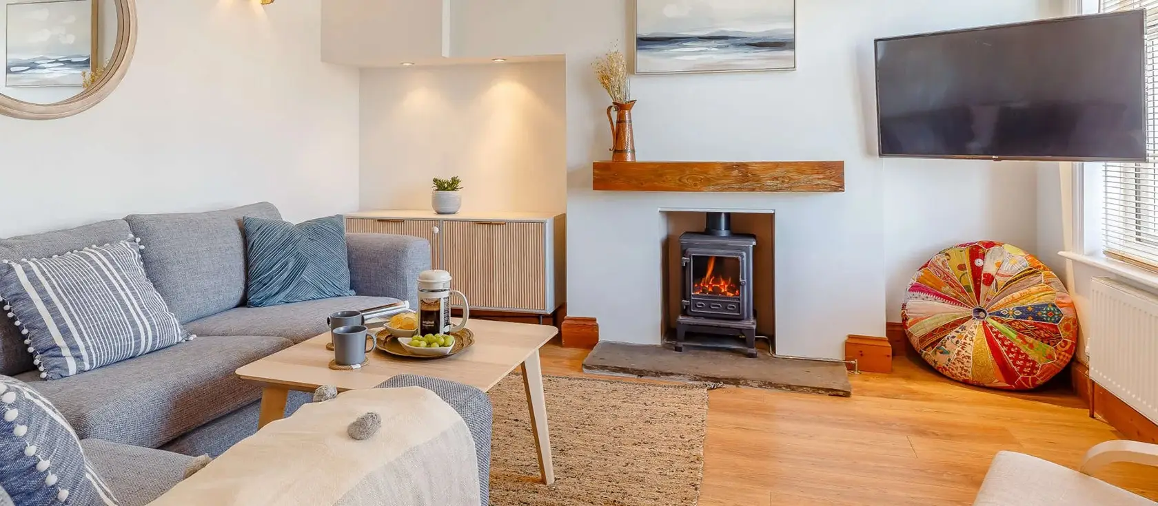 Penwick Cottage, Bude is a stylish 3-bedroom family home perfectly positioned in the heart of this beloved coastal town. Enjoy modern comfort, a private enclosed garden with BBQ, and effortless access to golden beaches and endless coastal adventures.