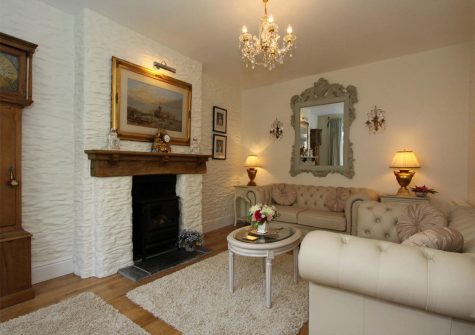 The living area at Petite Maison, The Coombes