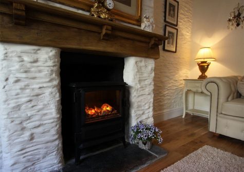 The living area at Petite Maison, The Coombes