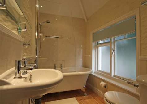 Bedroom #1 en-suite at Petite Maison, The Coombes
