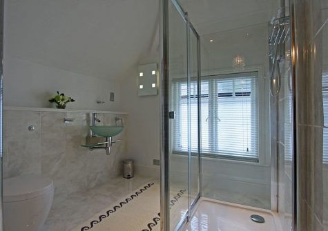 Bedroom #2 en-suite at Petite Maison, The Coombes