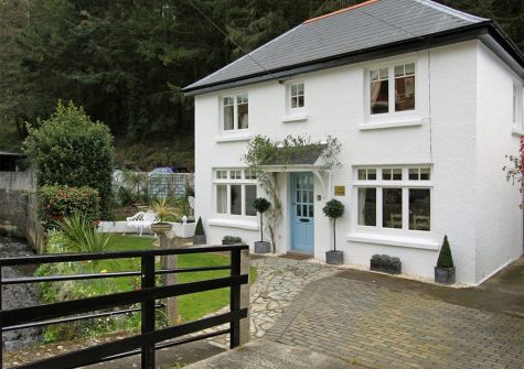 Outside Petite Maison, The Coombes