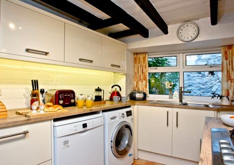 The kitchen at Pilgrims Cottage, Brixham