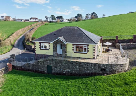 Pilot's View is a detached elevated bungalow in a rural location with stunning countryside & sea views