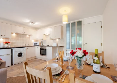 The kitchen & dining area at Pioneer Apartment No 7, Beer