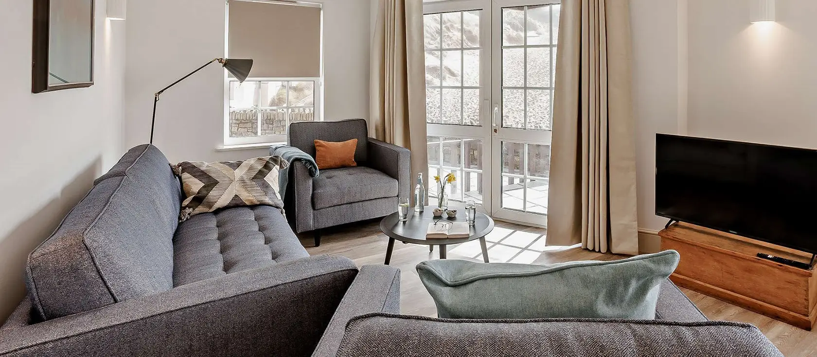 Pippacott, Croyde Bay is a stunning ground-floor apartment with direct beach access and spectacular sea views. It's Perfect for families seeking the ultimate coastal retreat with modern comforts, a private patio, and a prime seaside location.