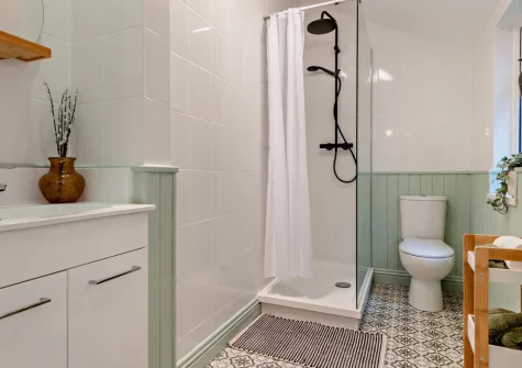 The shower room at Pippin Cottage, Dawlish