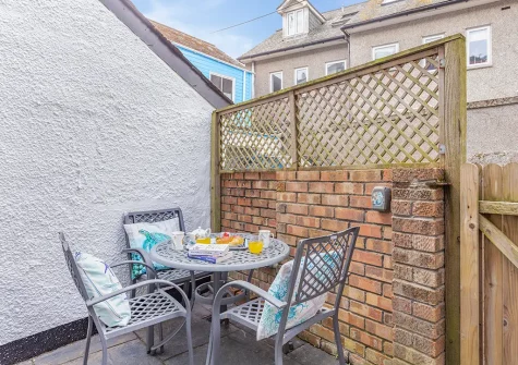 The patio & outdoor sitting area at Piran Cottage, Mevagissey