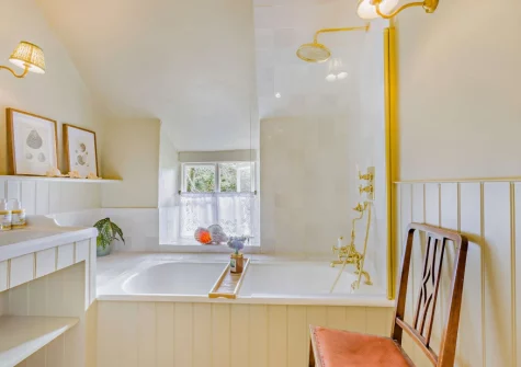 The bathroom at Pitt Cottage, Branscombe
