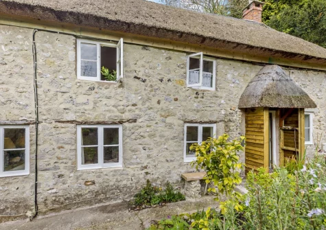 Pitt Cottage has a beautiful blend of both original & contemporary features providing a lovely escape with all those creature comforts
