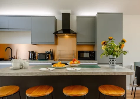 The kitchen at Plaice Two Two Be at Brixham Holiday Park, Brixham