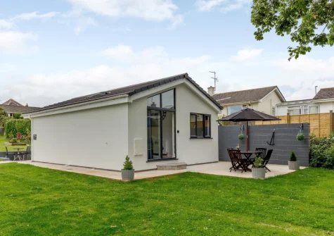 Plaice Two Two Be is a beautifully presented & lovingly furnished detached single-storey holiday home nestled next to the quiet beach at Fishcombe Cove