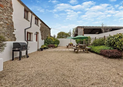 The patio, barbecue & alfresco dining area at Ploughmans Retreat, Kilkhampton