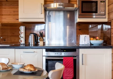 The kitchen at Plover Lodge 13 at Clovelly Lakes, Higher Clovelly