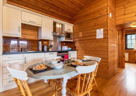 The kitchen & dining area at Plover Lodge 13 at Clovelly Lakes, Higher Clovelly