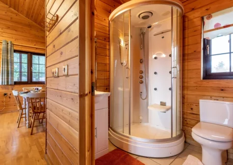 The shower room at Plover Lodge 13 at Clovelly Lakes, Higher Clovelly