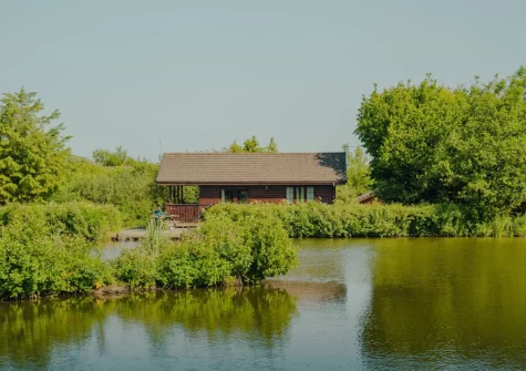 Plover Lodge 13 at Clovelly Lakes is set on 40 acre grounds showcasing natural beauty & with five fishing lakes fed by running wate