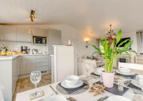 The kitchen & dining area at Plymouth Sound View, Millbrook