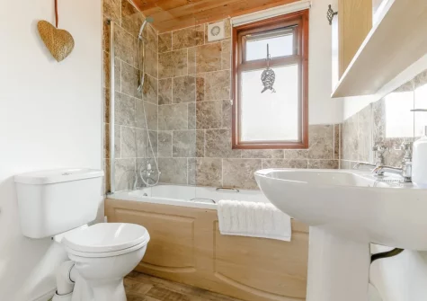 The bathroom at Plymouth Sound View, Millbrook