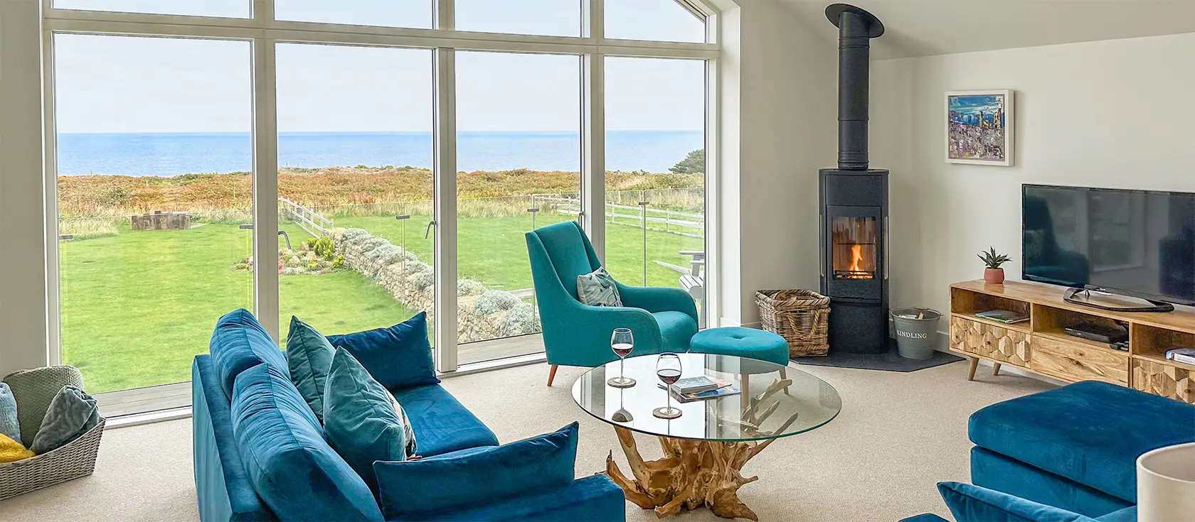 Polberro Cottage, St Agnes is a luxurious four-bedroom coastal retreat boasting breathtaking sea views, contemporary interiors, and multiple living spaces. Perfect for families & friends seeking a cool base to explore Cornwall's dramatic coastline.
